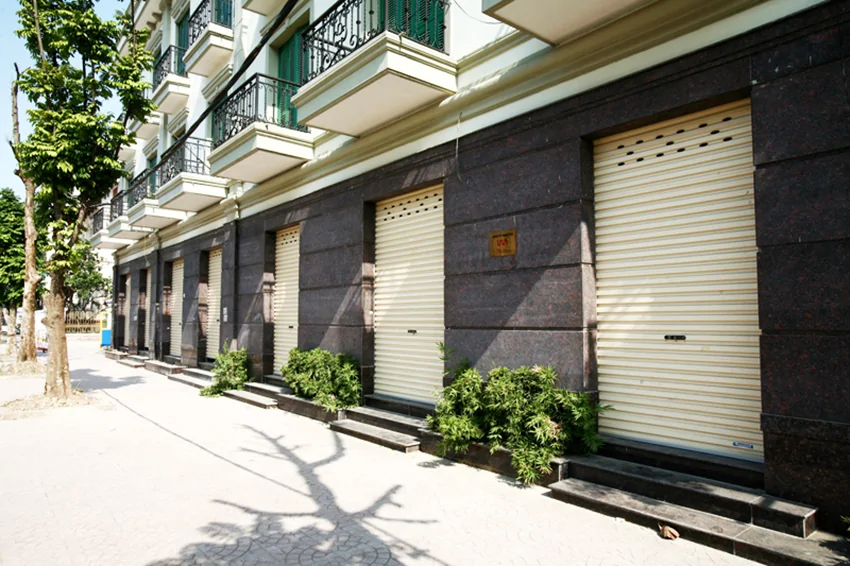 Bước 2: Xẻ miệng đón ray