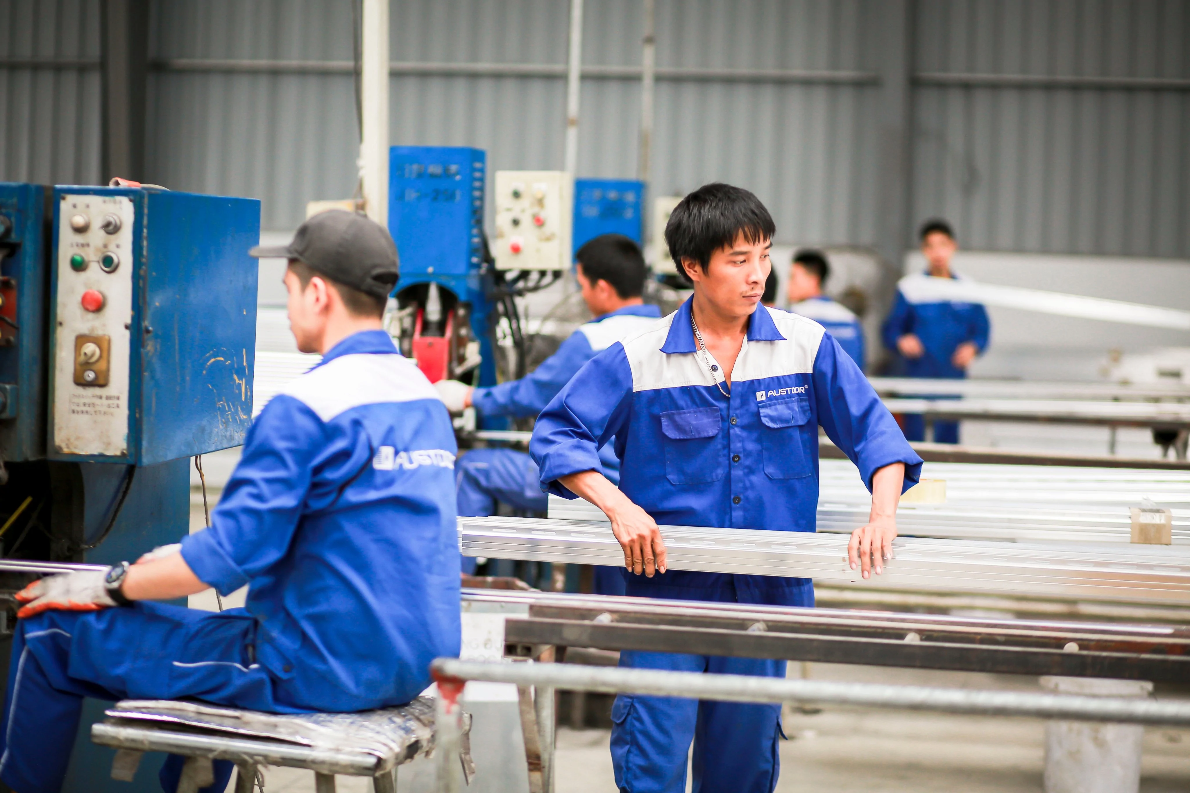 Các sản phẩm cửa cuốn Austdoor đều được sản xuất đồng bộ