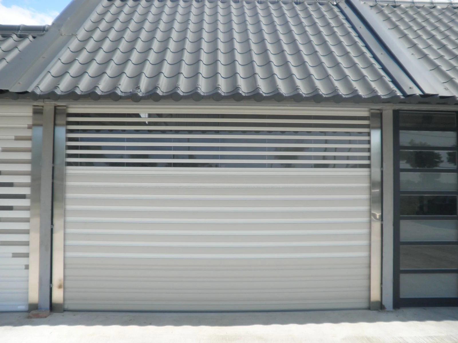 Đặc điểm cửa cuốn khe thoáng S50i