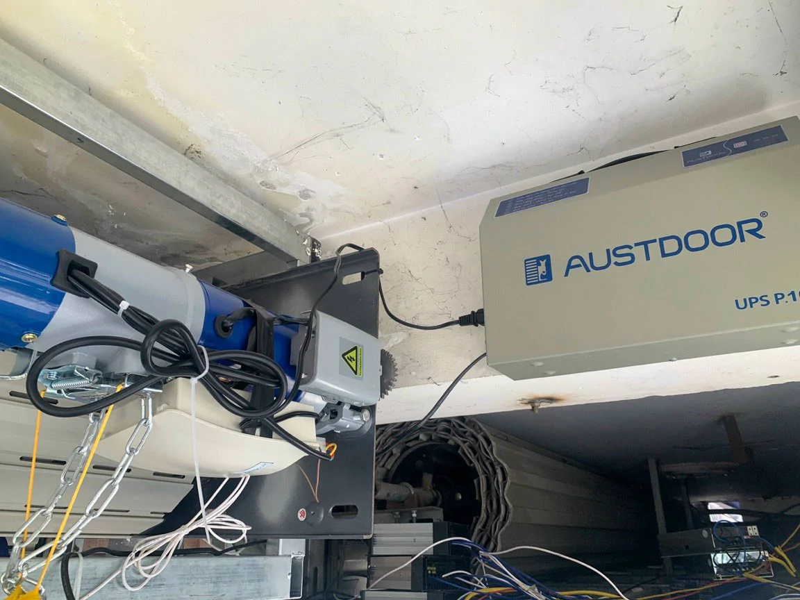 Nên mua bộ lưu điện cửa cuốn ở đâu