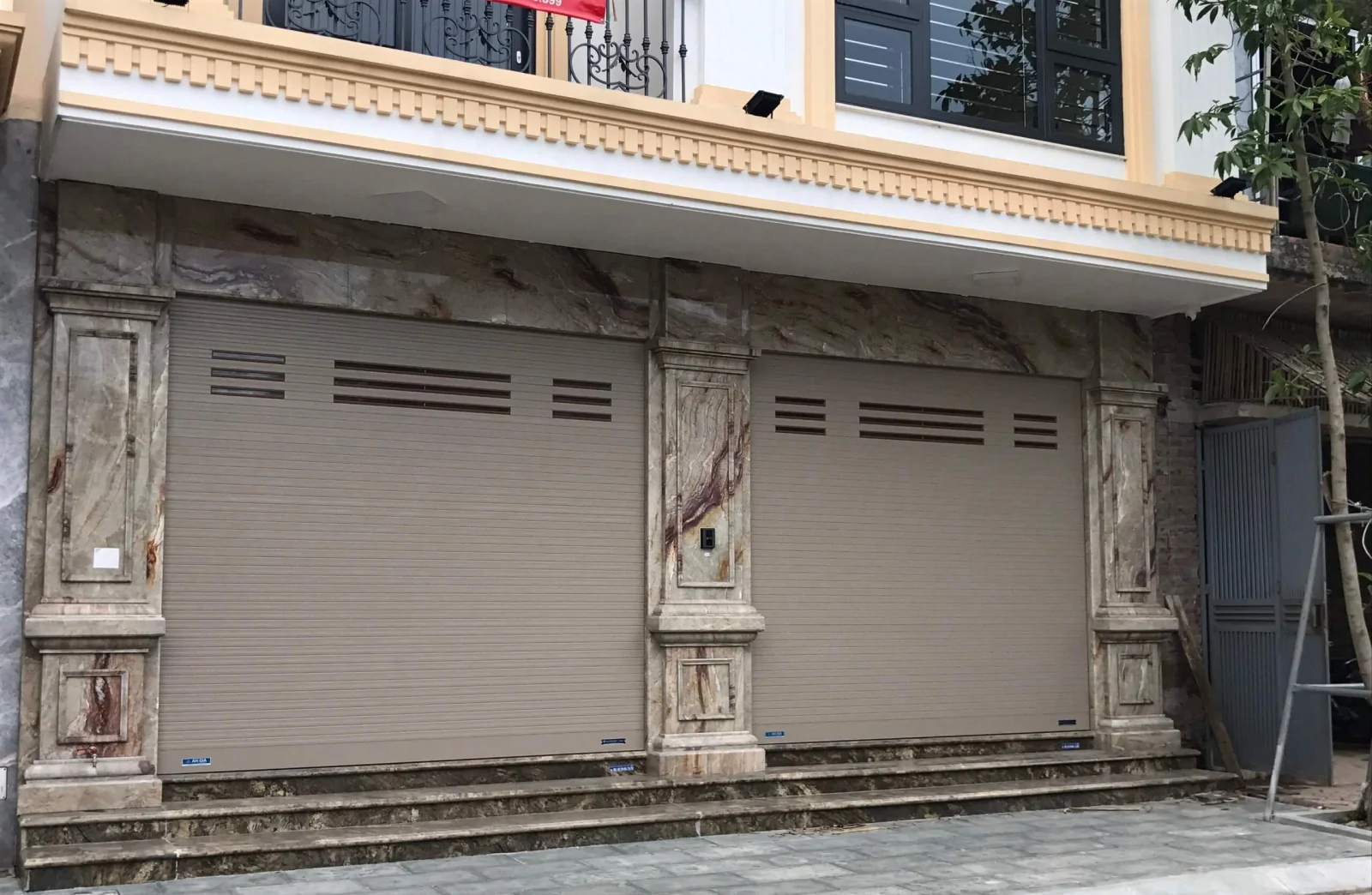 Thương hiệu cửa cuốn Austdoor là gì