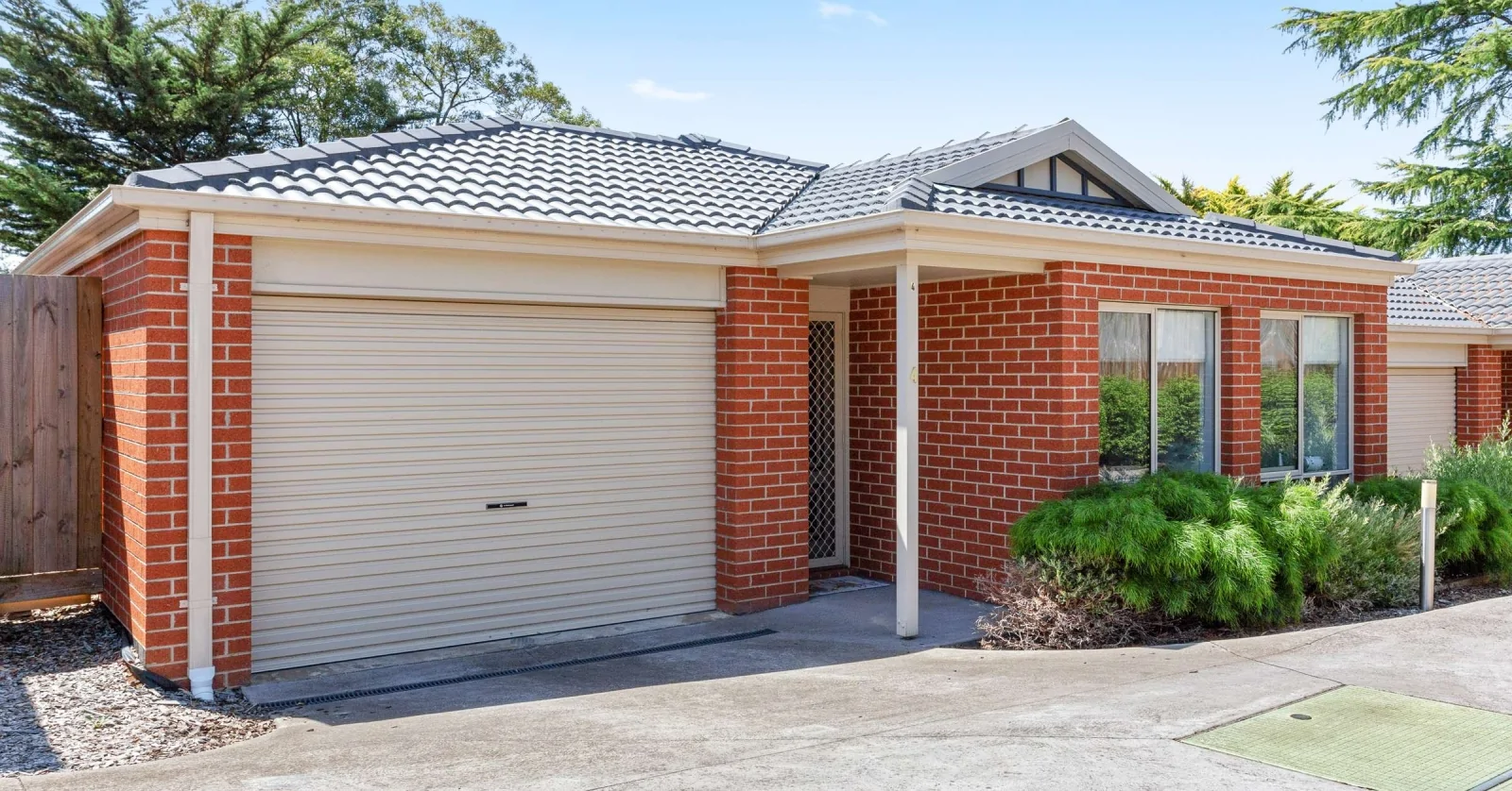 Tìm hiểu về thương hiệu cửa cuốn Austdoor