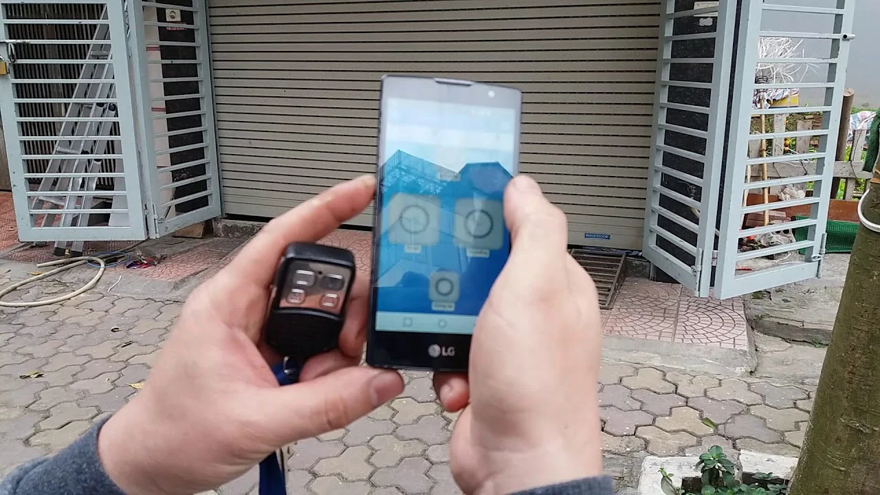 Tìm hiểu về việc mở các thiết bị cửa cuốn thông qua điện thoại