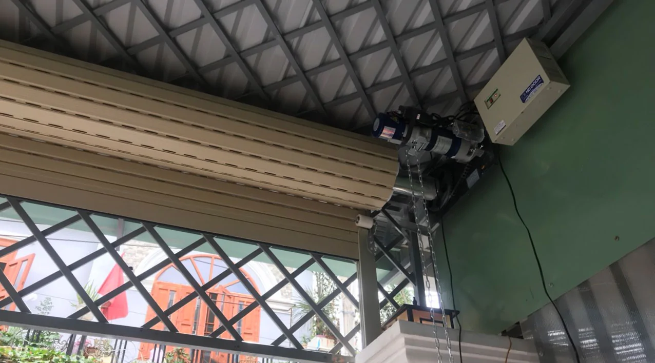 Vậy nên dùng cách thức nào để đóng mở cửa cuốn khi mất điện