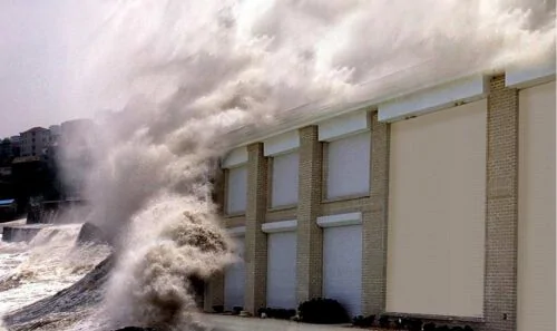 Giải pháp để có thể giúp cửa cuốn vượt qua được các mùa mưa bão